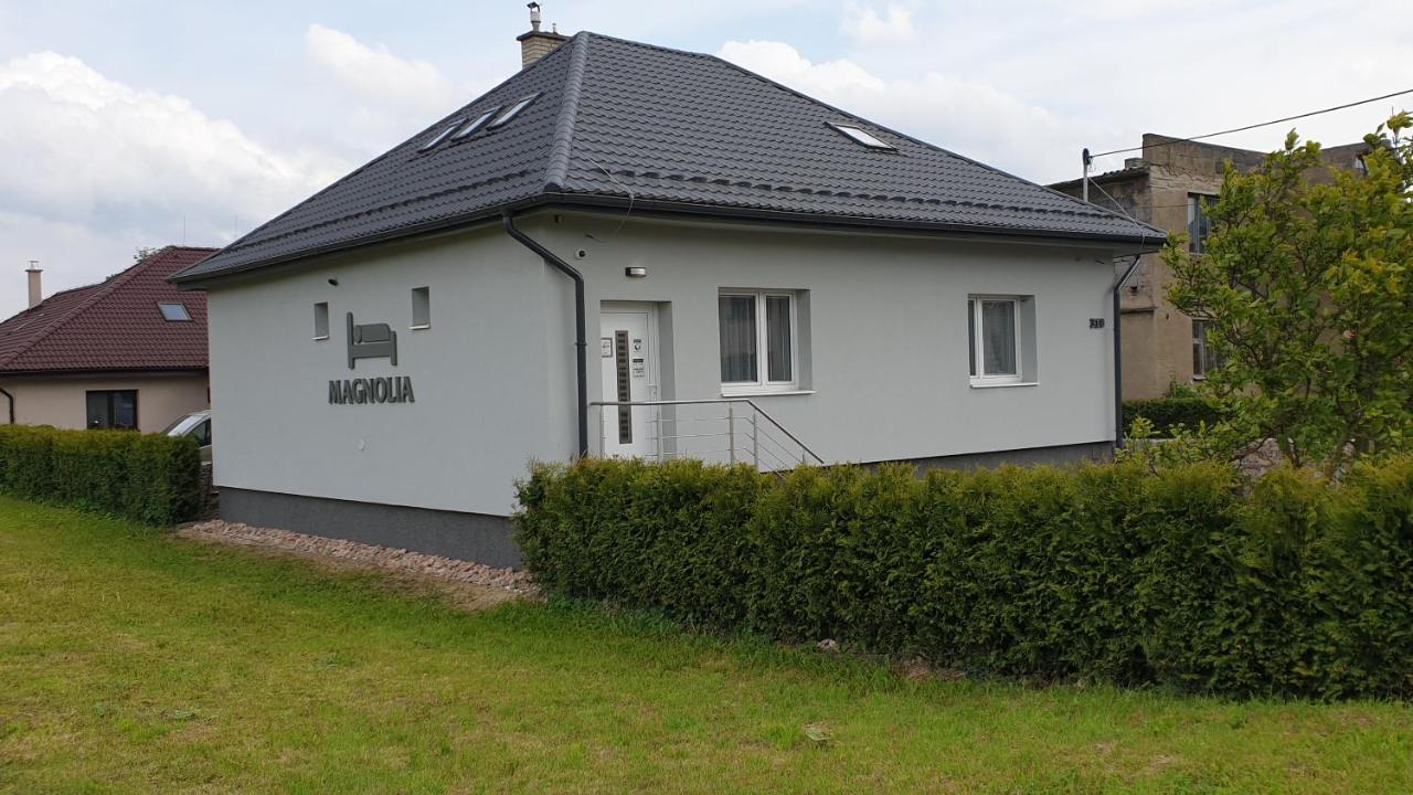 Ubytovanie Magnolia Hotell Lipany Exteriör bild