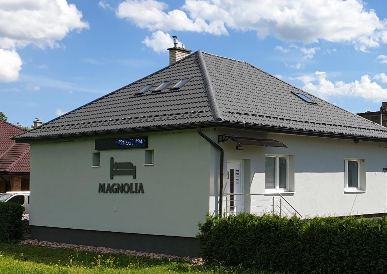 Ubytovanie Magnolia Hotell Lipany Exteriör bild