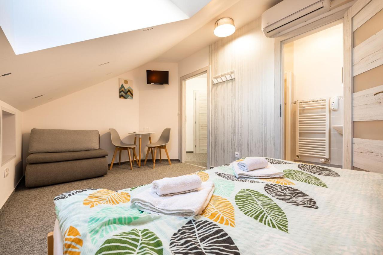Ubytovanie Magnolia Hotell Lipany Exteriör bild